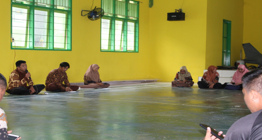 Gelar Rapat Evaluasi, Kepala MTsN 1 Pohuwato sampaikan kegiatan yang telah diselesaikan